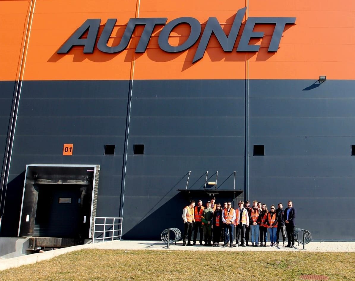 Tineri talentați, în vizită la Centrul de Distribuție Autonet de la Turda