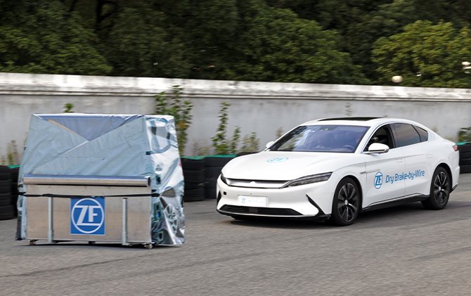 Brake-by-Wire. Sistem de frânare exclusiv electric de la ZF – viitorul pentru vehicule definite de software