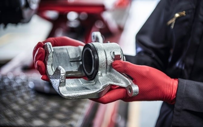 Etriere de frână: inspecție, service, recondiționare, înlocuire. Tot ceea ce trebuie să știi.