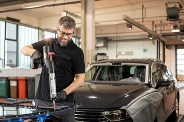 Szélvédő ragasztás elméleti és „gyakorlati” oktatás